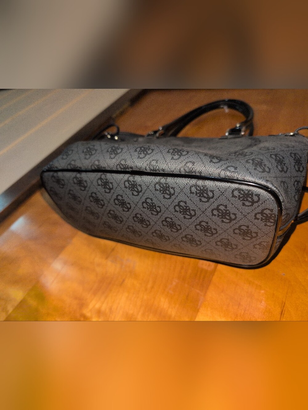 Guess Purse - Picture 4 of 10